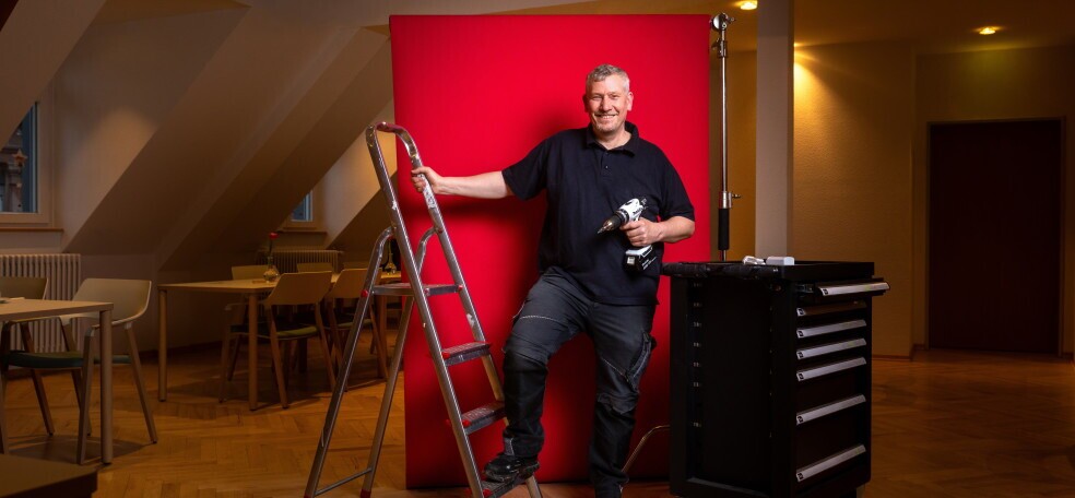 Hausmeister/-in (w/m/d) für die Internationale Schule am Römerhof und Kleinkindgruppe Kleine Römer (50-60%), 1. Bild